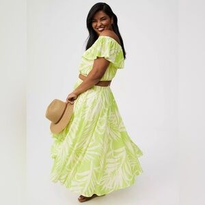 Torrid Off-Shoulder Hi-Lo Skirt Set – Shaded Palms Sharp Green – 🌿EUC